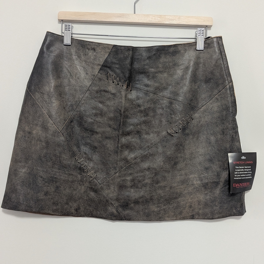 NWT Danier Women's Mini Leather Skirt